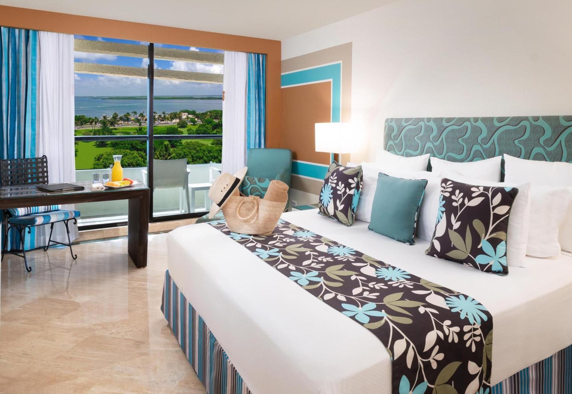 The Pyramid By Oasis Resort 5*