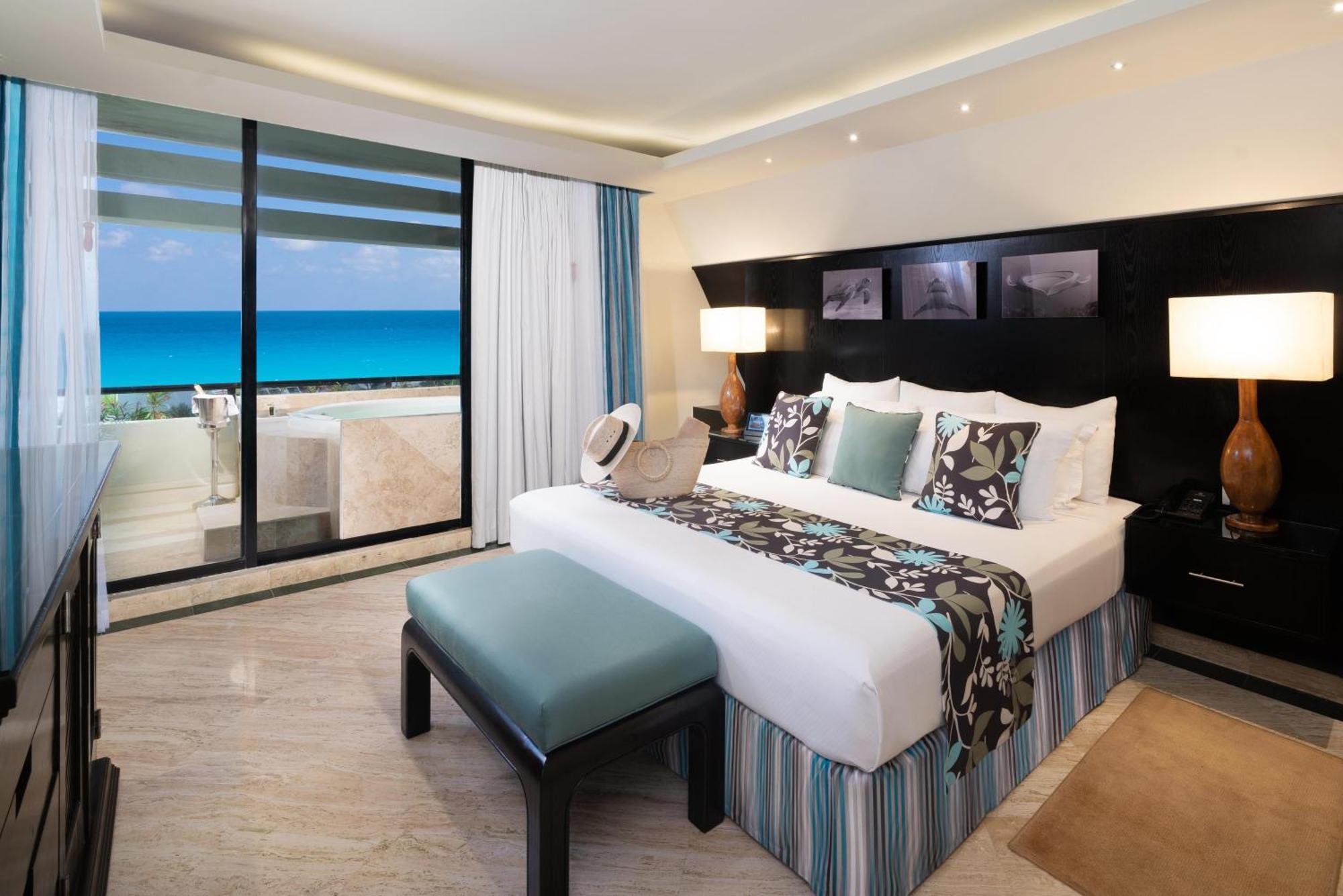 The Pyramid By Oasis Resort Cancún