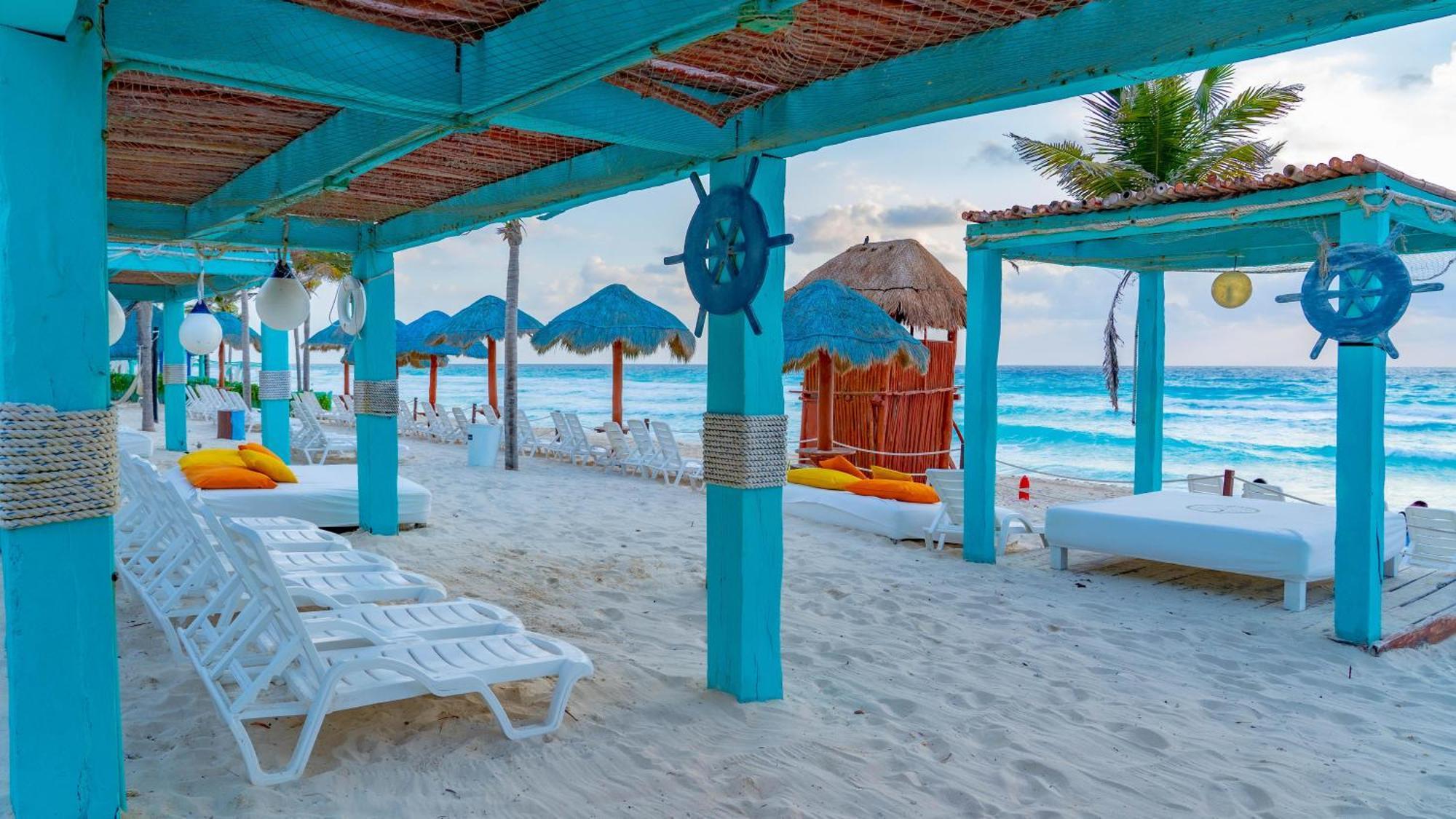 The Pyramid By Oasis Resort Cancún