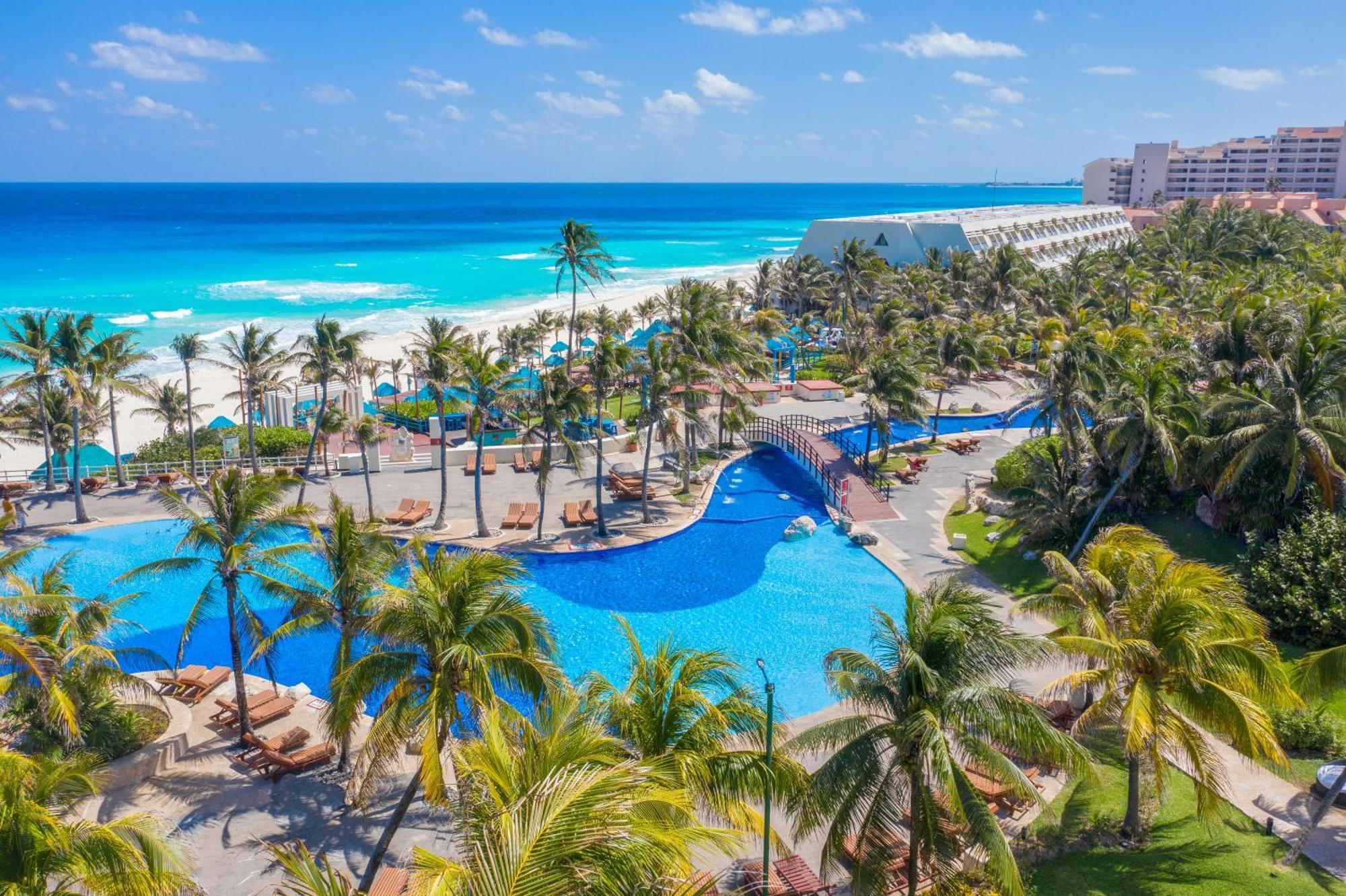Resort The Pyramid By Oasis