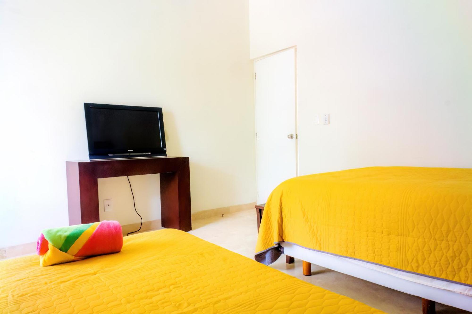 Brisas Shore - Heated Private Pool Apartamento Cancún