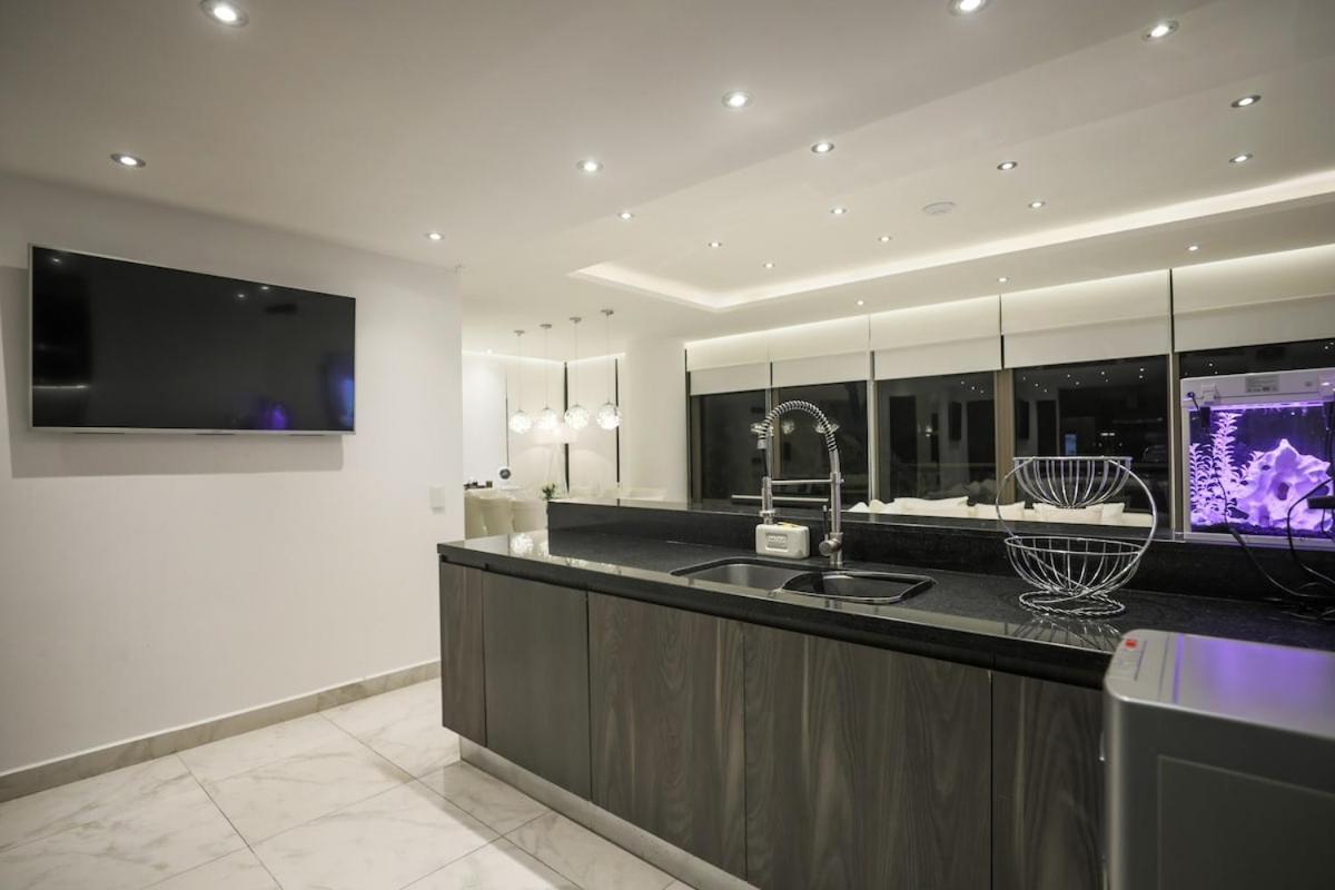 Luxury 3br Apt, Wifi 1gb, Laundry, Pools, Gym Apartamento Cancún