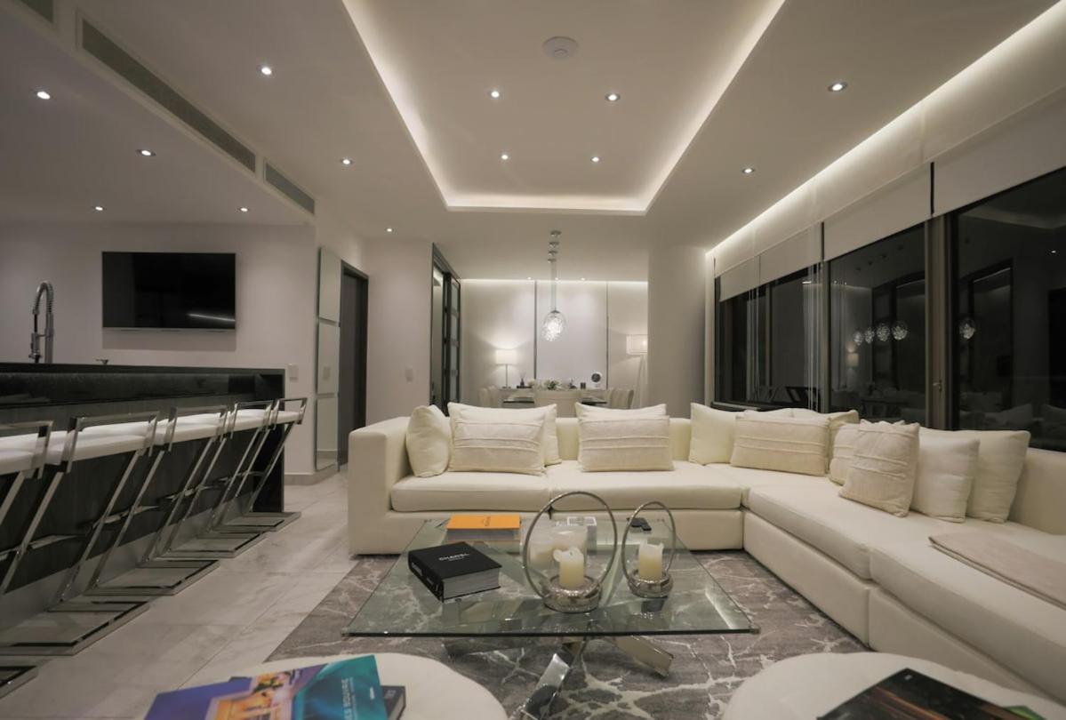 Luxury 3br Apt, Wifi 1gb, Laundry, Pools, Gym *