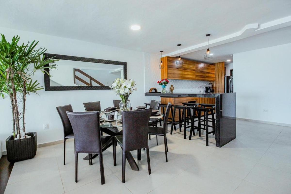 Oceanfront Private Pier Pool Garden Terrace 3br House Сasa de vacaciones
