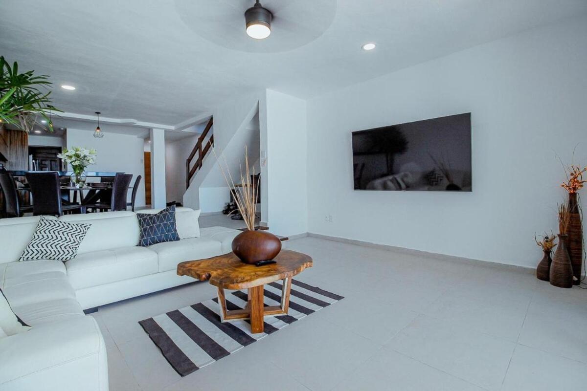 Сasa de vacaciones Oceanfront Private Pier Pool Garden Terrace 3br House *