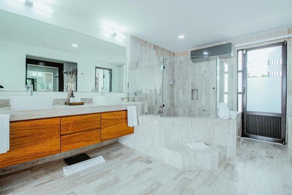 Oceanfront Private Pier Pool Garden Terrace 3br House Cancún