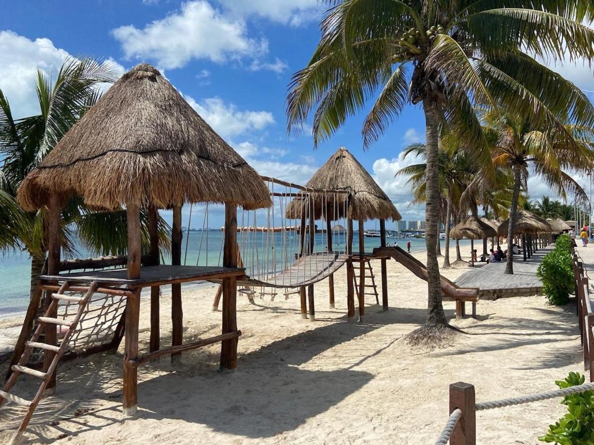Oceanfront Private Pier Pool Garden Terrace 3br House Сasa de vacaciones Cancún