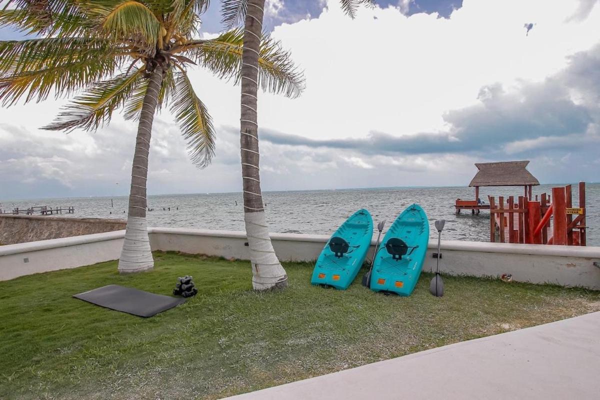 Сasa de vacaciones Oceanfront Private Pier Pool Garden Terrace 3br House Cancún