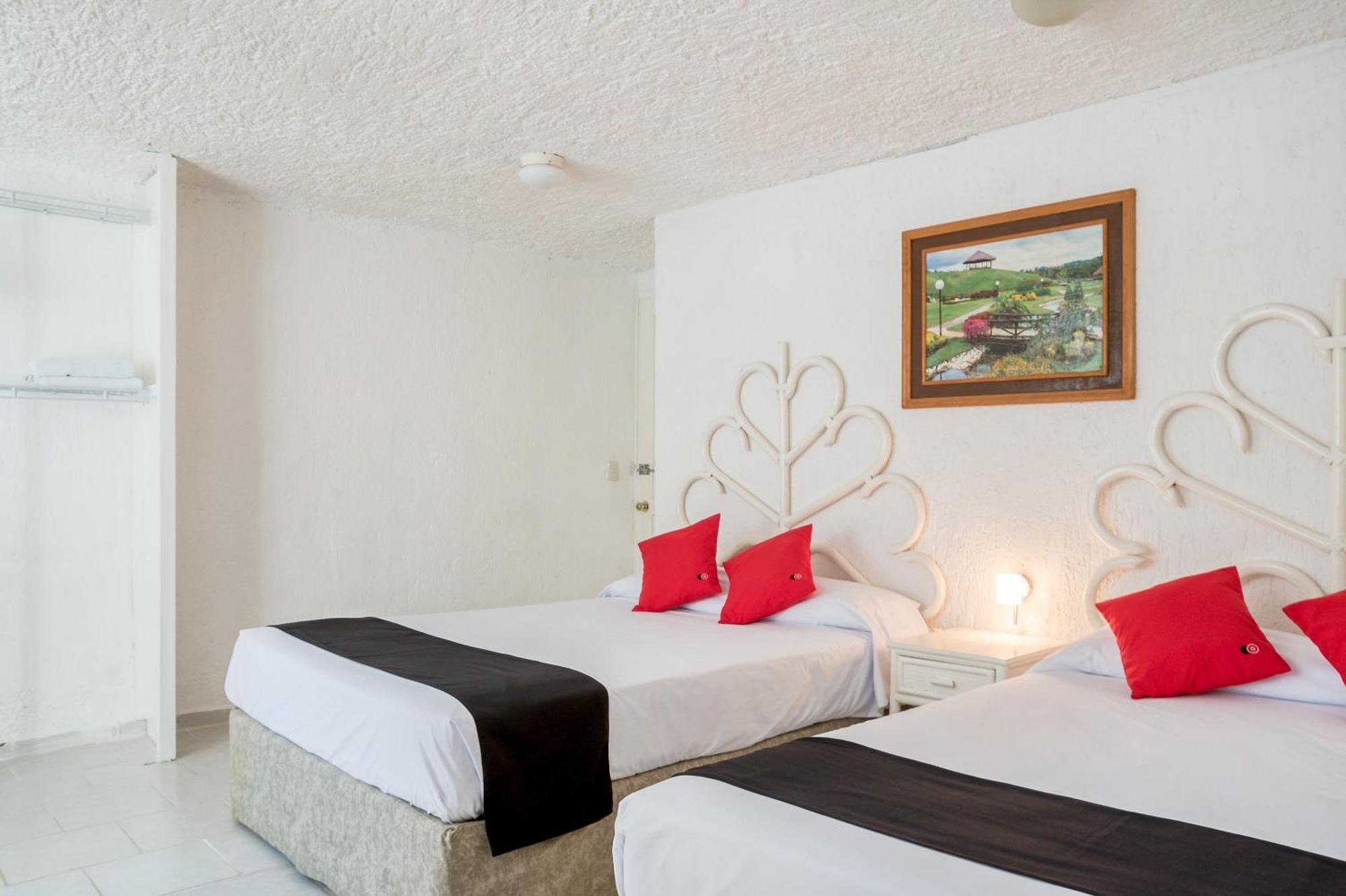 Hotel Capital O Farallon Inn,