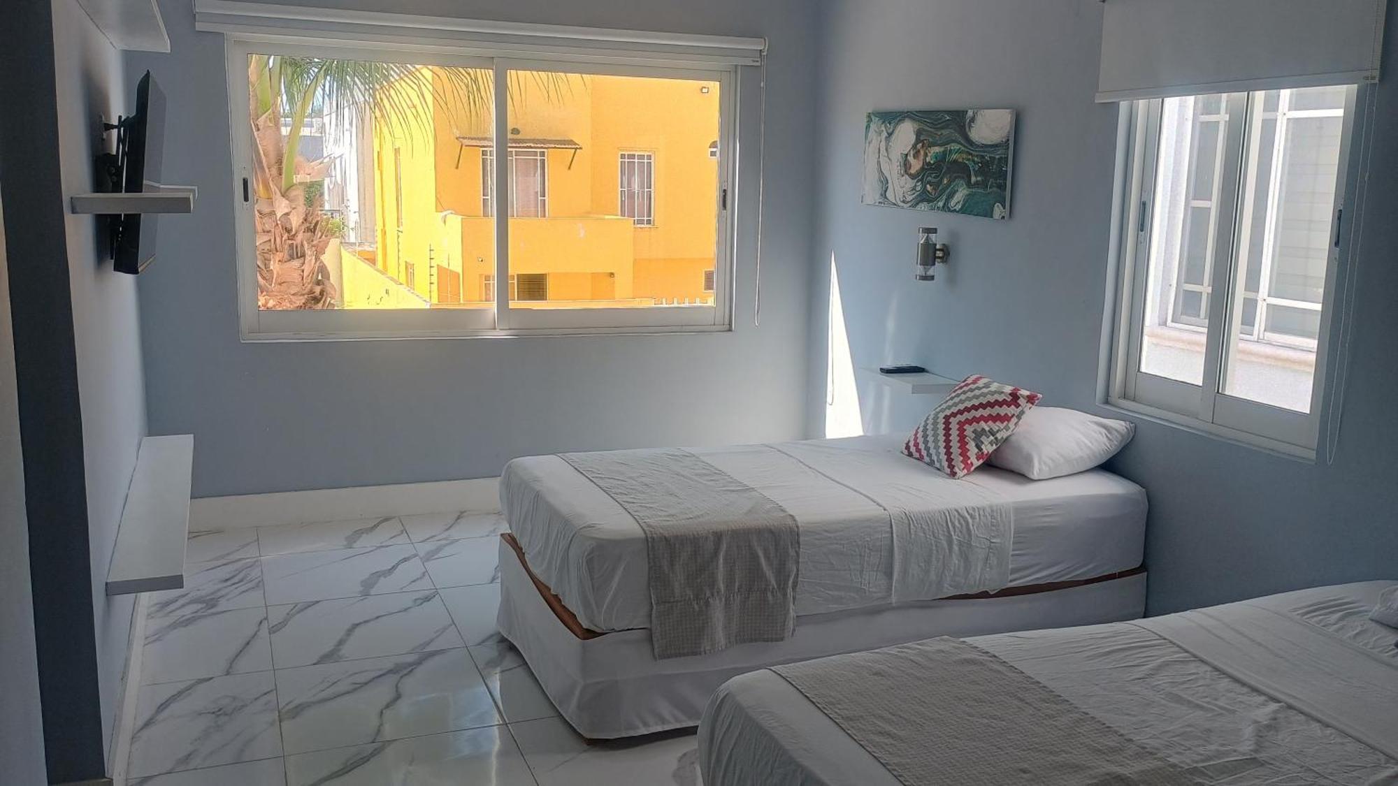 Majestic Blue Bay Of - Up To 14 Pax Bed and breakfast