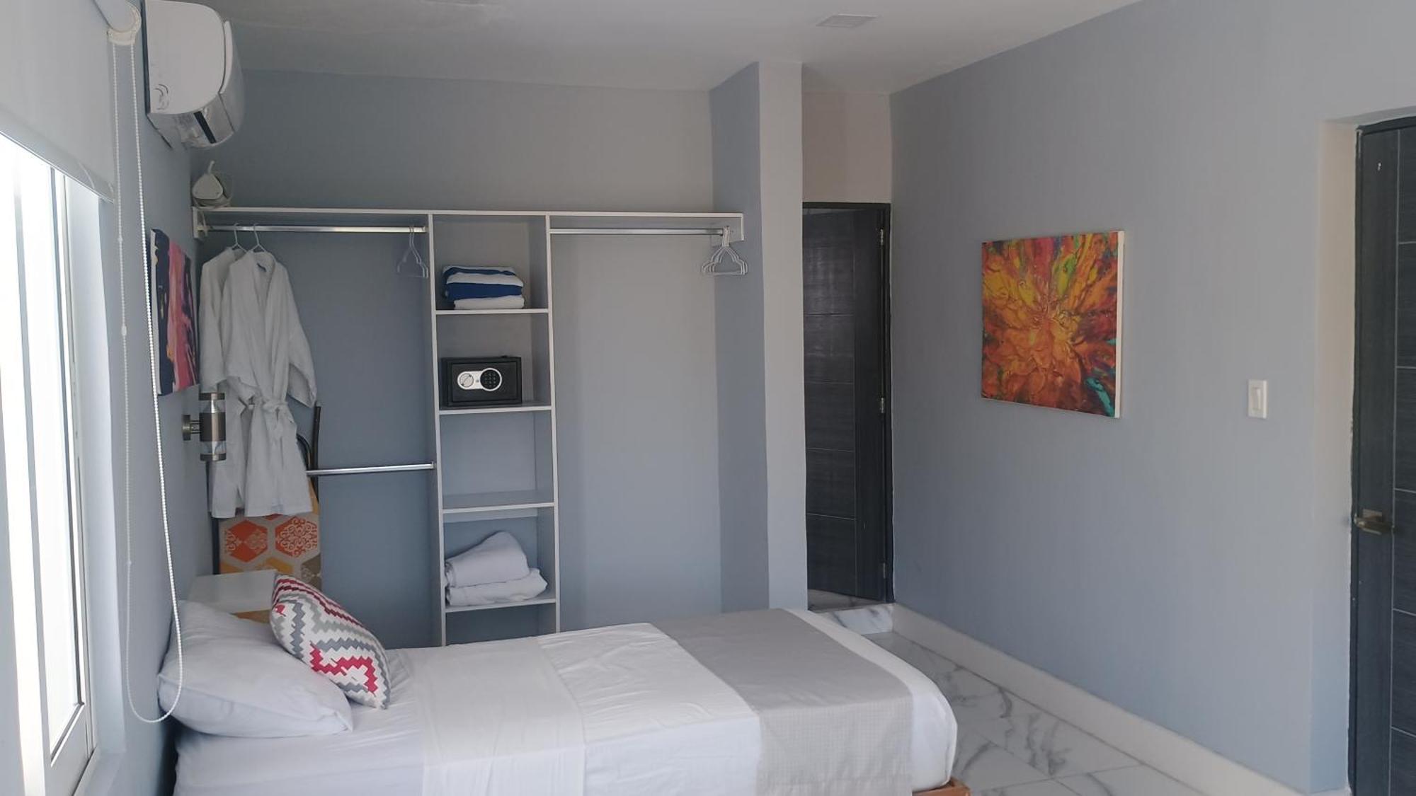 Majestic Blue Bay Of - Up To 14 Pax Bed and breakfast *
