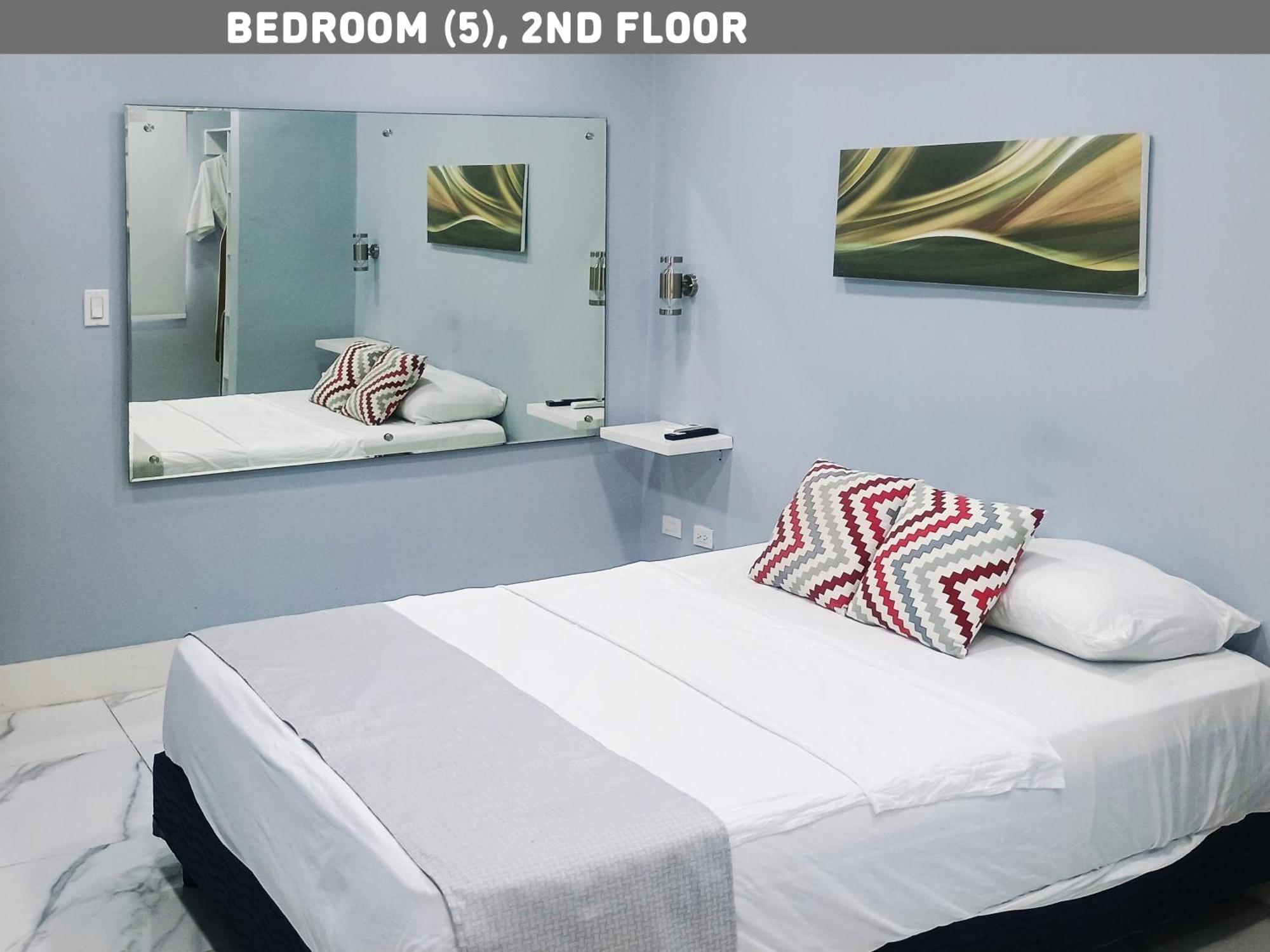 Bed and breakfast Majestic Blue Bay Of - Up To 14 Pax
