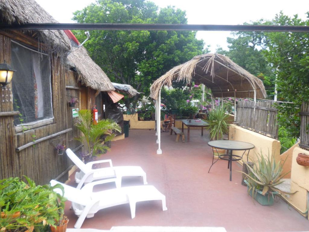 Mayan Hotel *