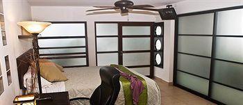 Apartahotel Art Deco Suites 2*
