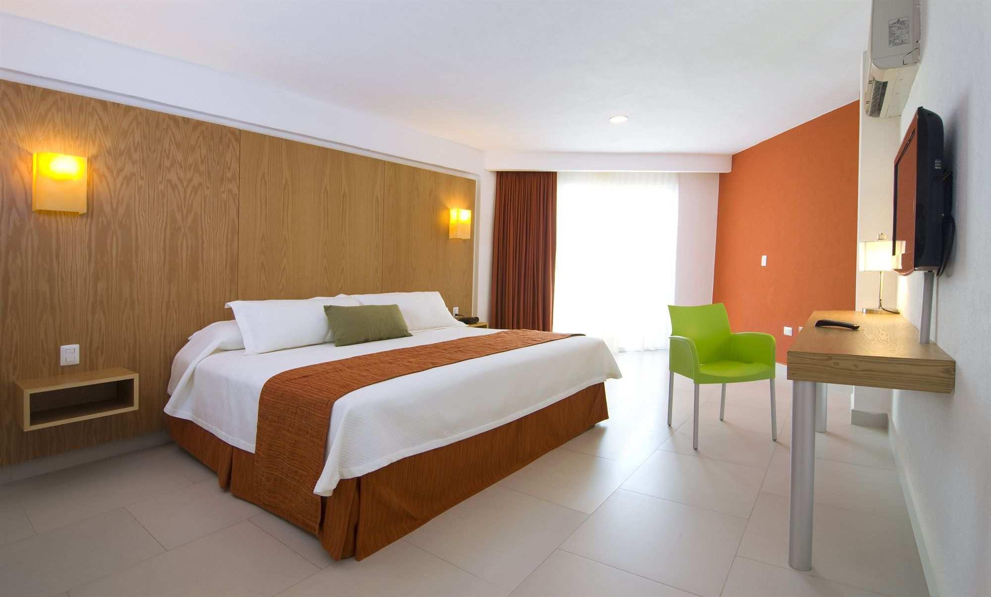 Hotel Adhara Express Cancún