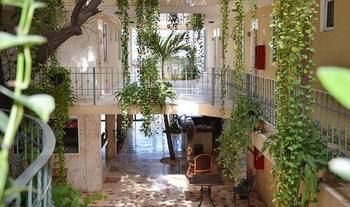 Dogtown Hotel