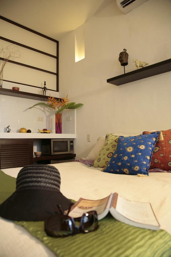 Art Deco Suites Apartahotel