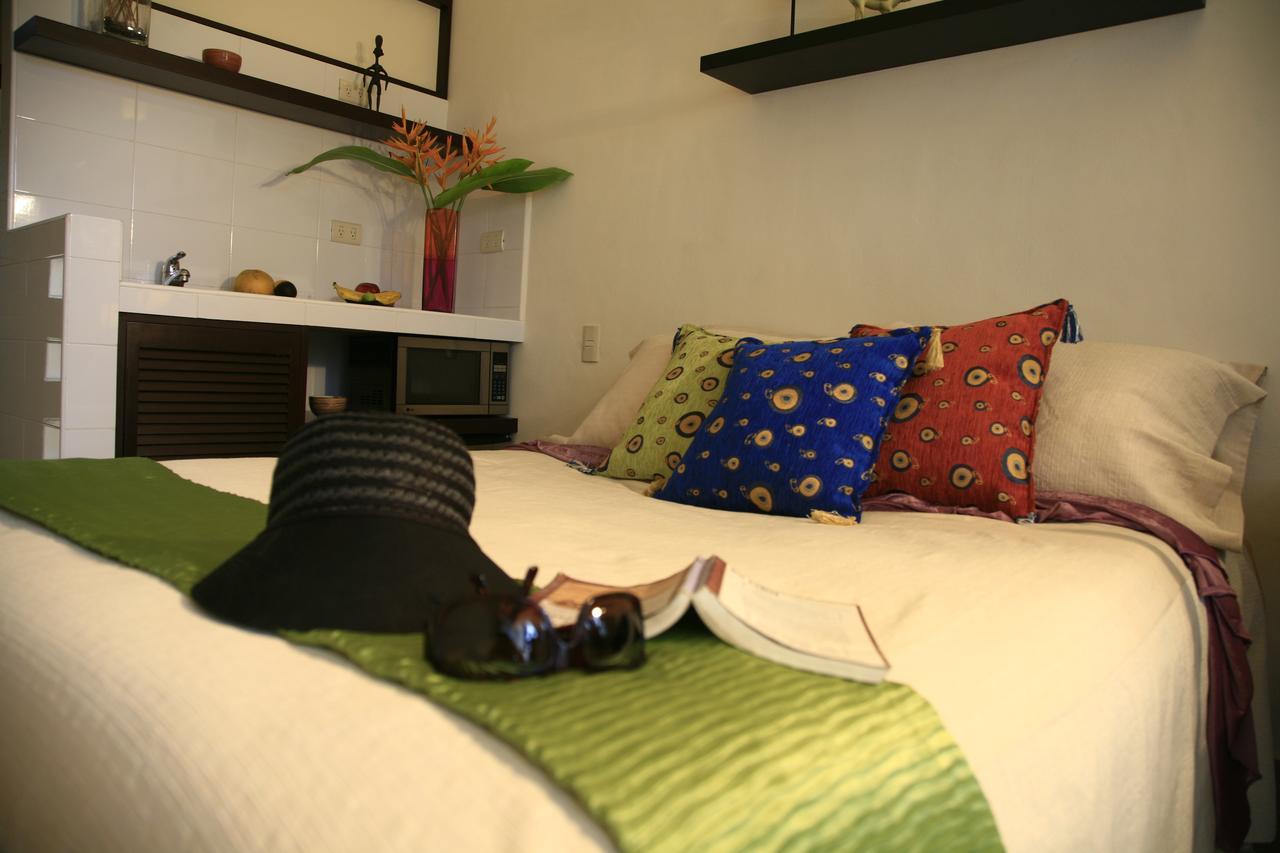 Art Deco Suites 2*