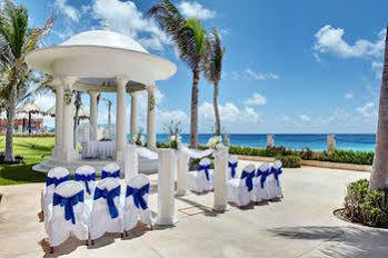 Hotel Barcelo Tucancun Beach *