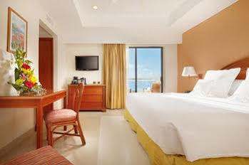 Hotel Barcelo Tucancun Beach *