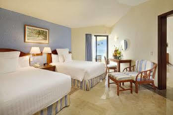 Hotel Barcelo Tucancun Beach *