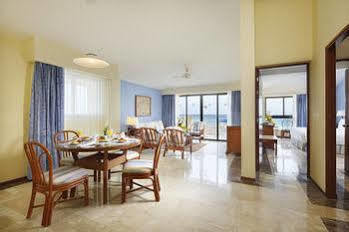 Hotel Barcelo Tucancun Beach *