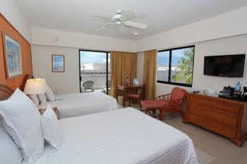 Hotel Barcelo Tucancun Beach *