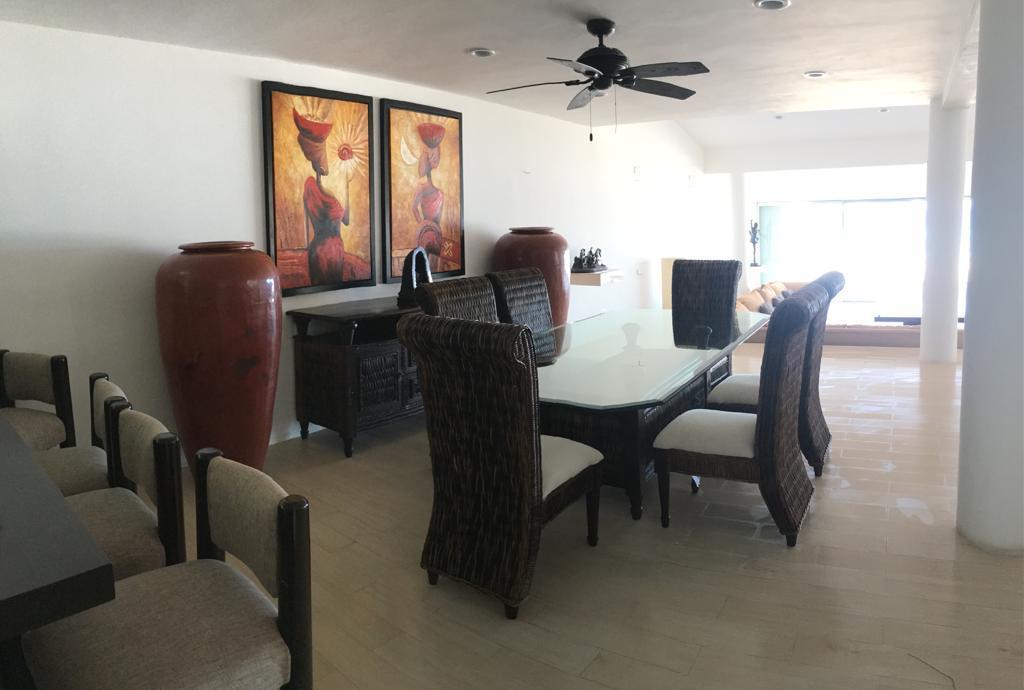 Del Mar Villa *