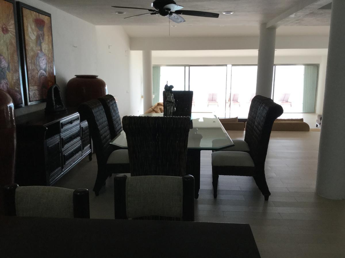 Del Mar Villa *