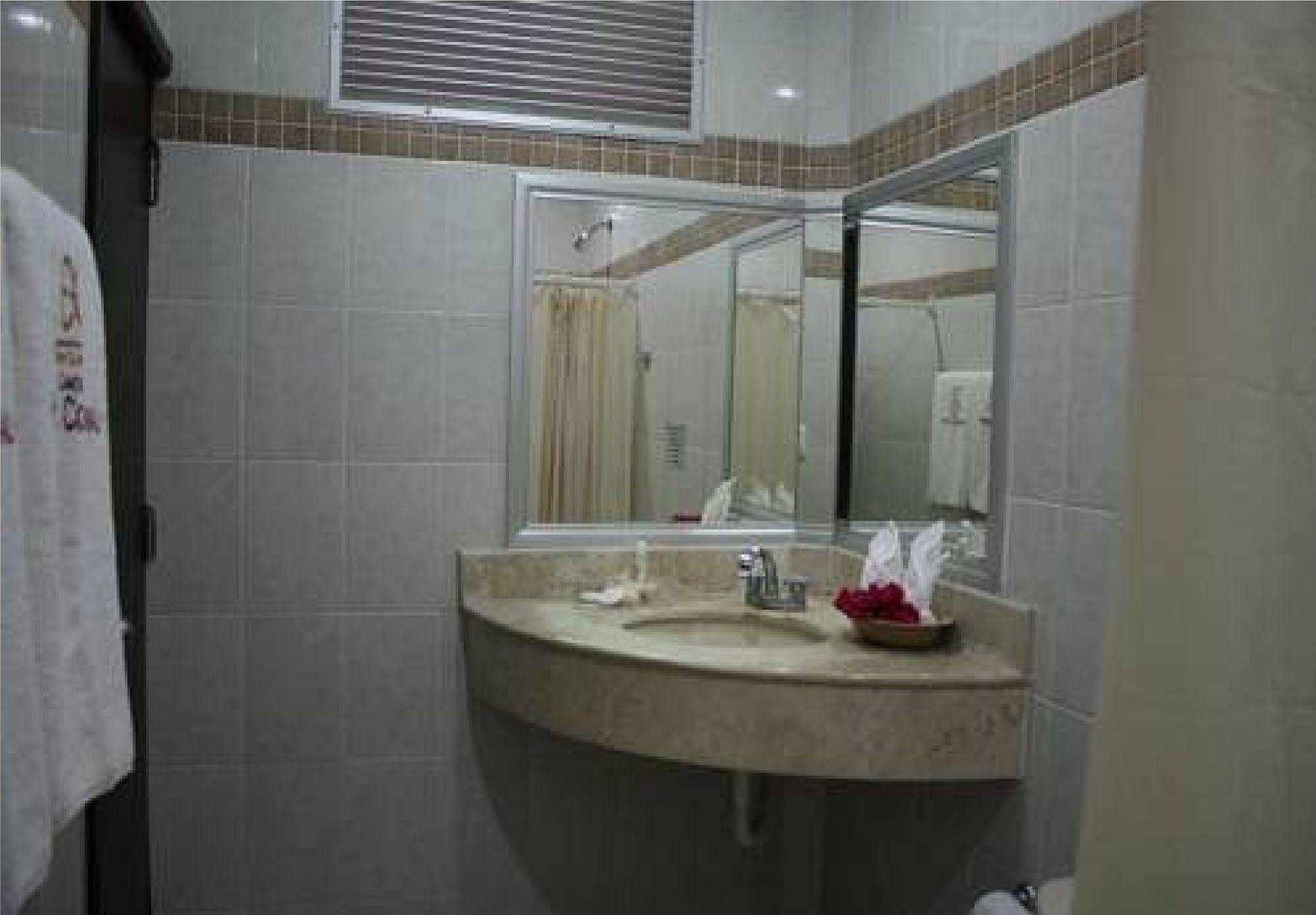 Colonial Hotel 3*