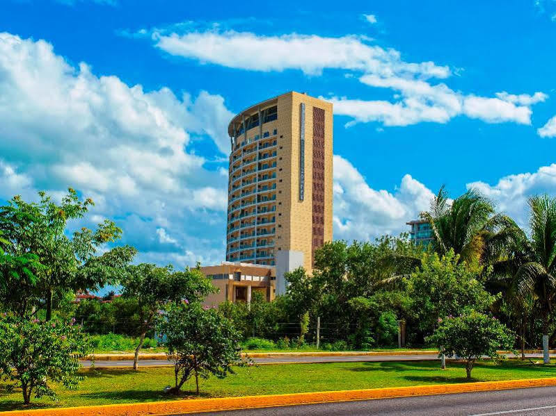 Krystal Urban Centro Cancún