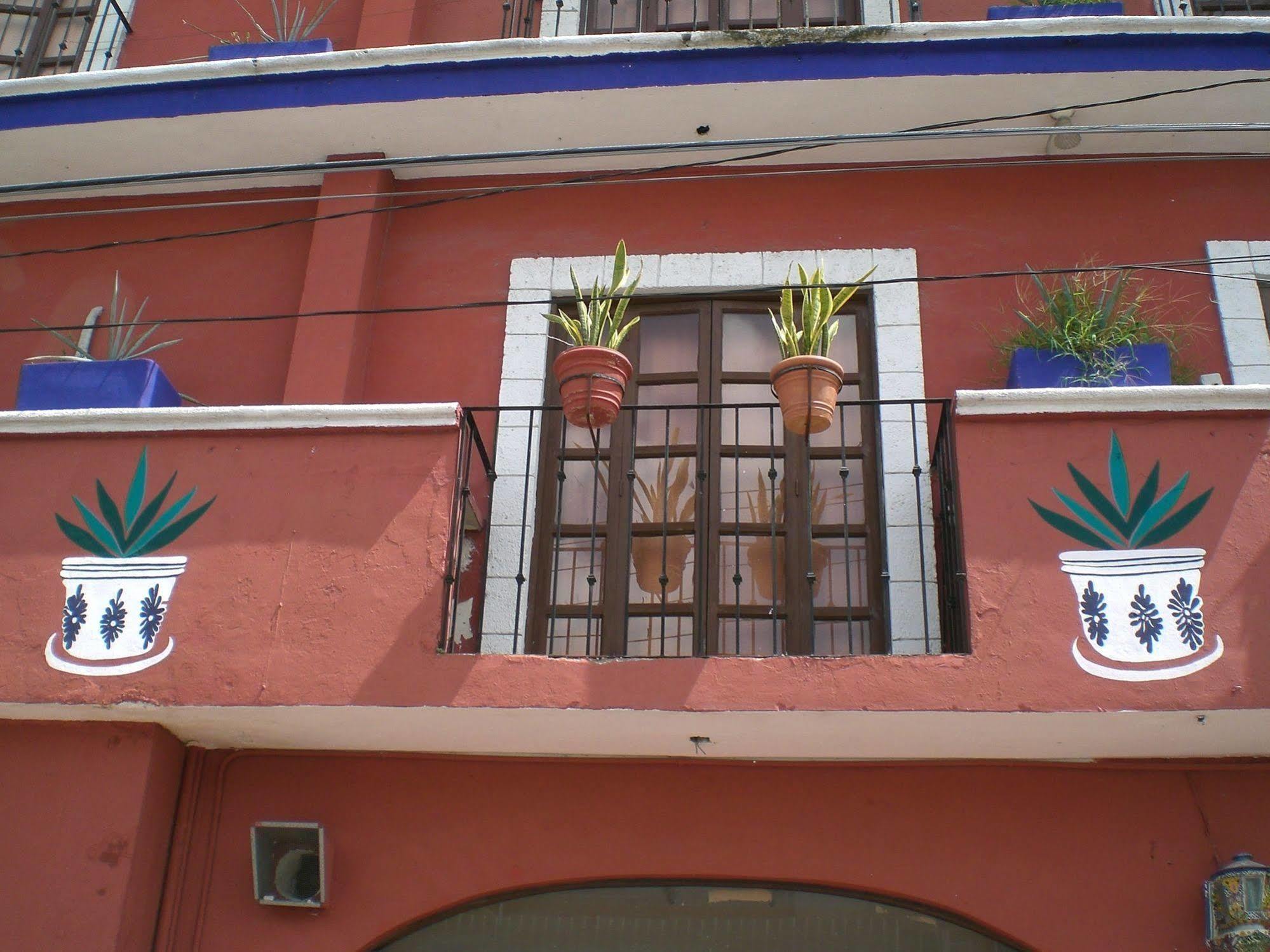 Colonial San Carlos 2*