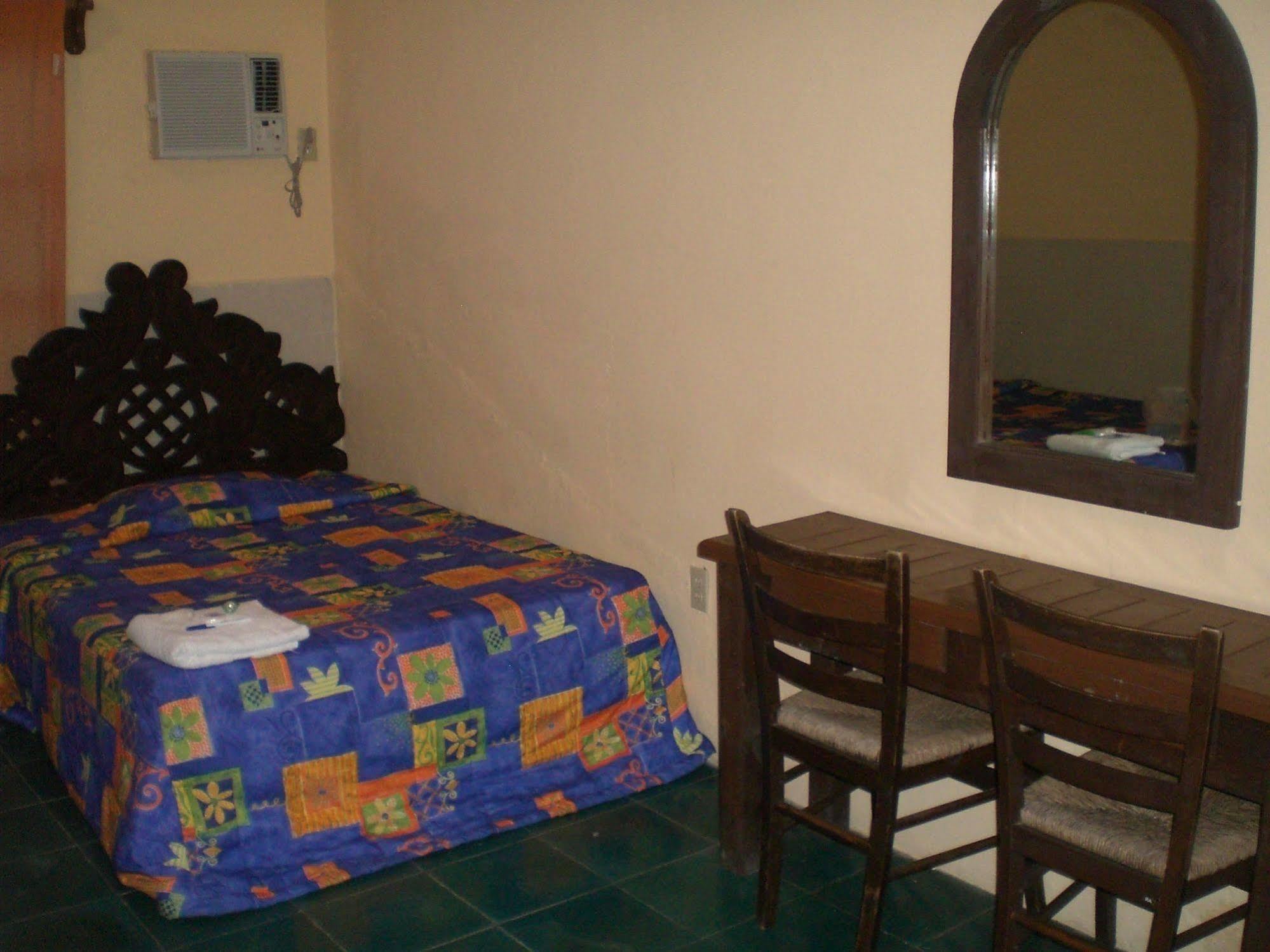 Colonial San Carlos 2*