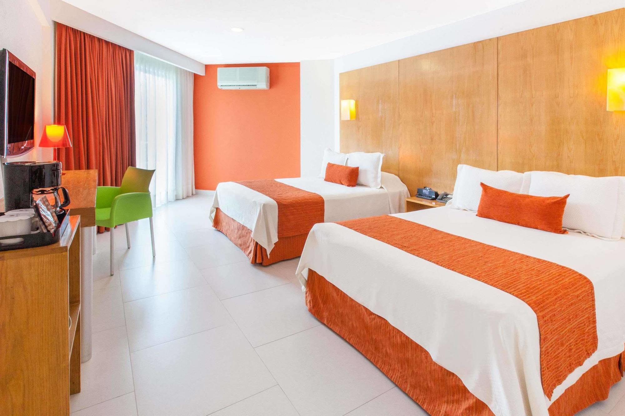 Hotel Adhara Express Cancún
