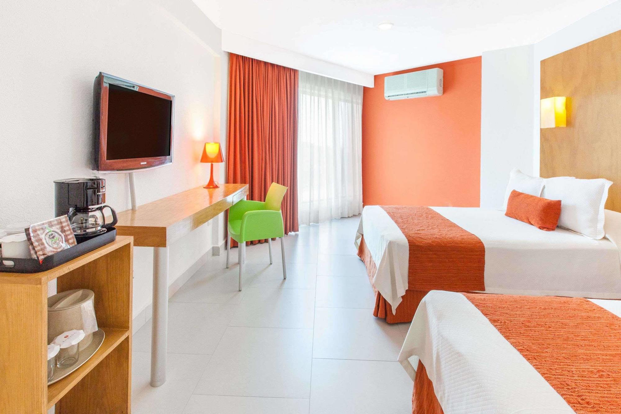 Hotel Adhara Express Cancún