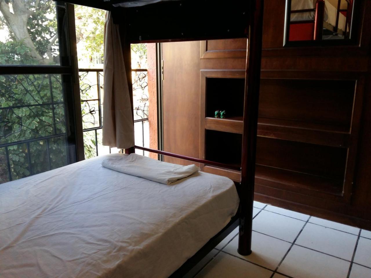 Kukulcan & Friends Guest house 2*