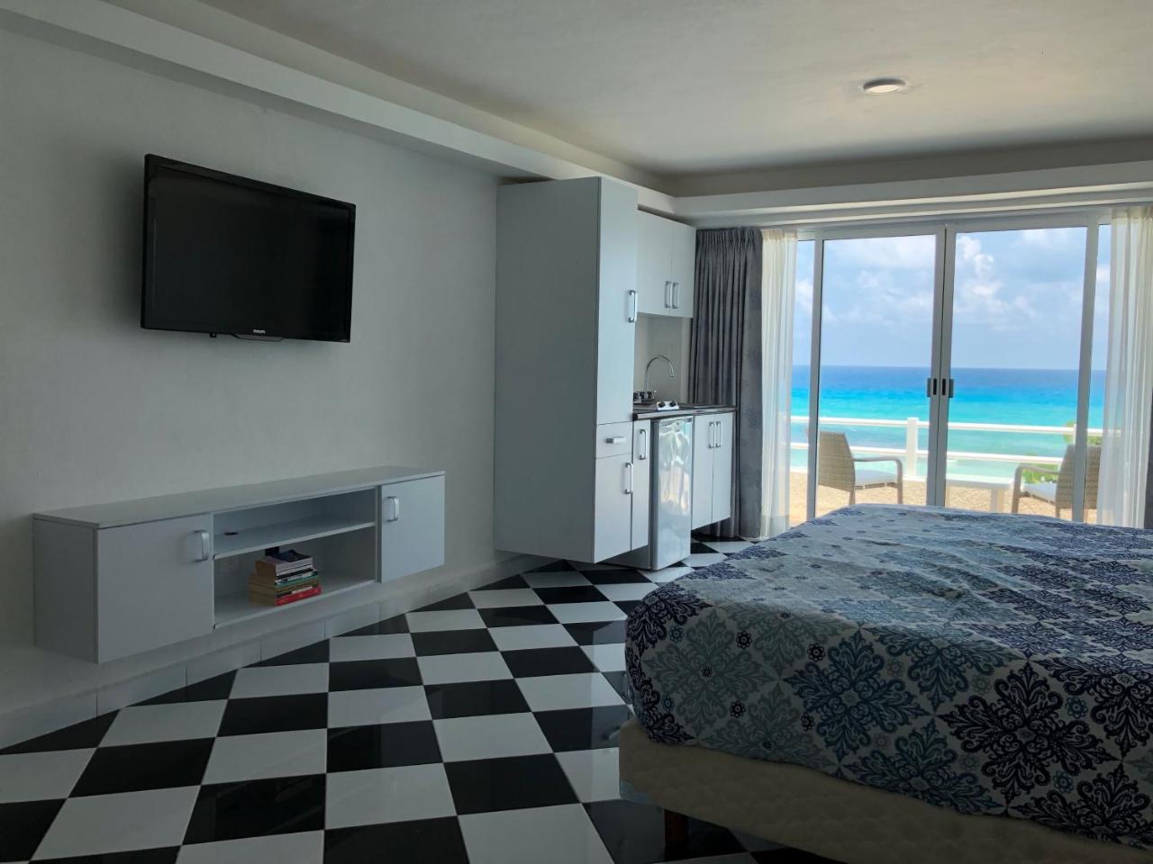 Villa Eight Bedroom Beach House *