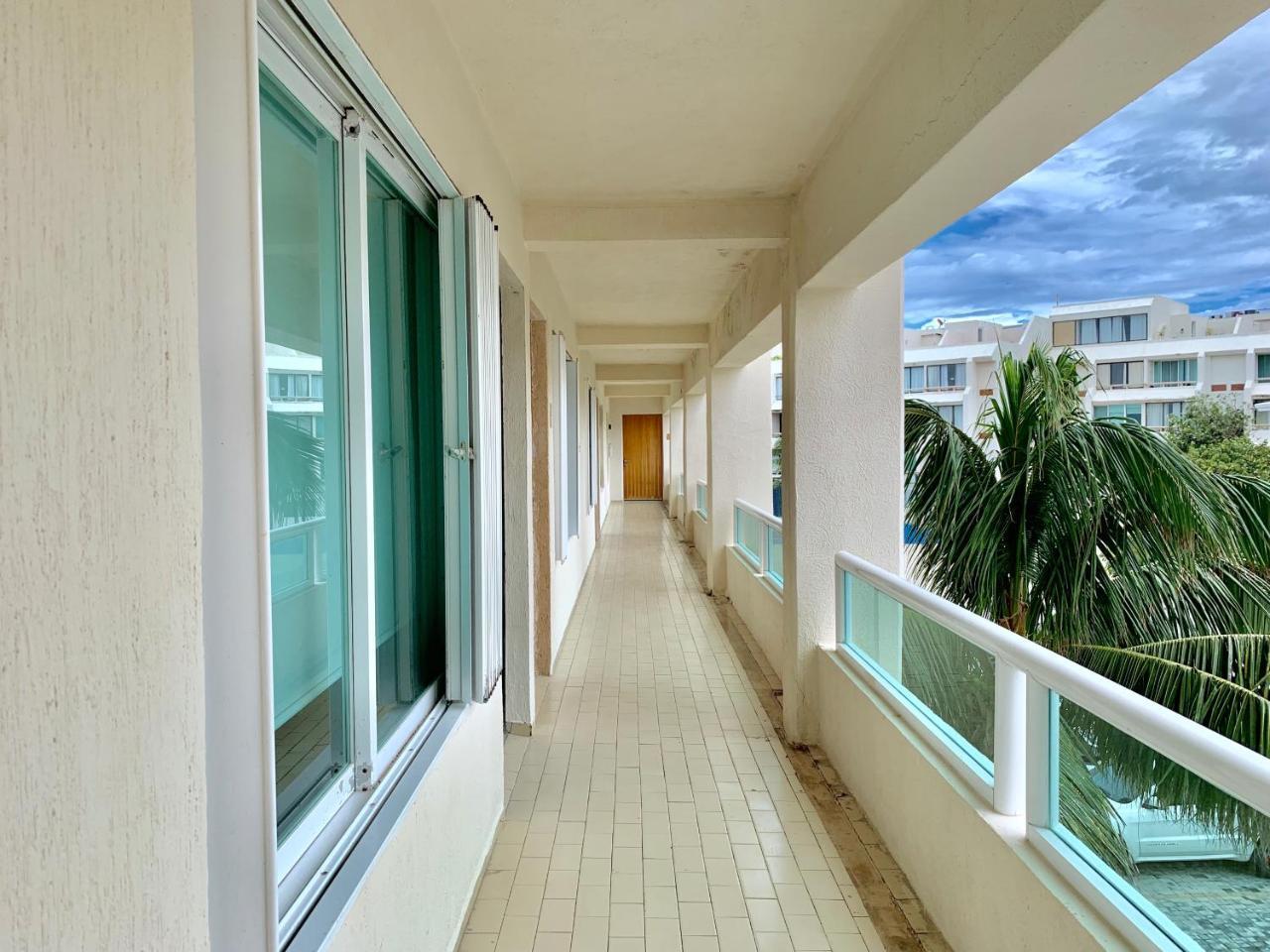 Brisas Apartahotel