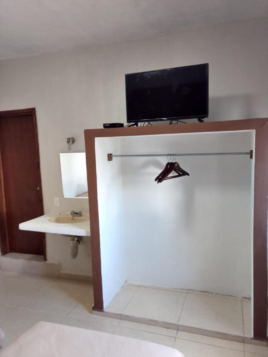 Roomsceibo Inn *