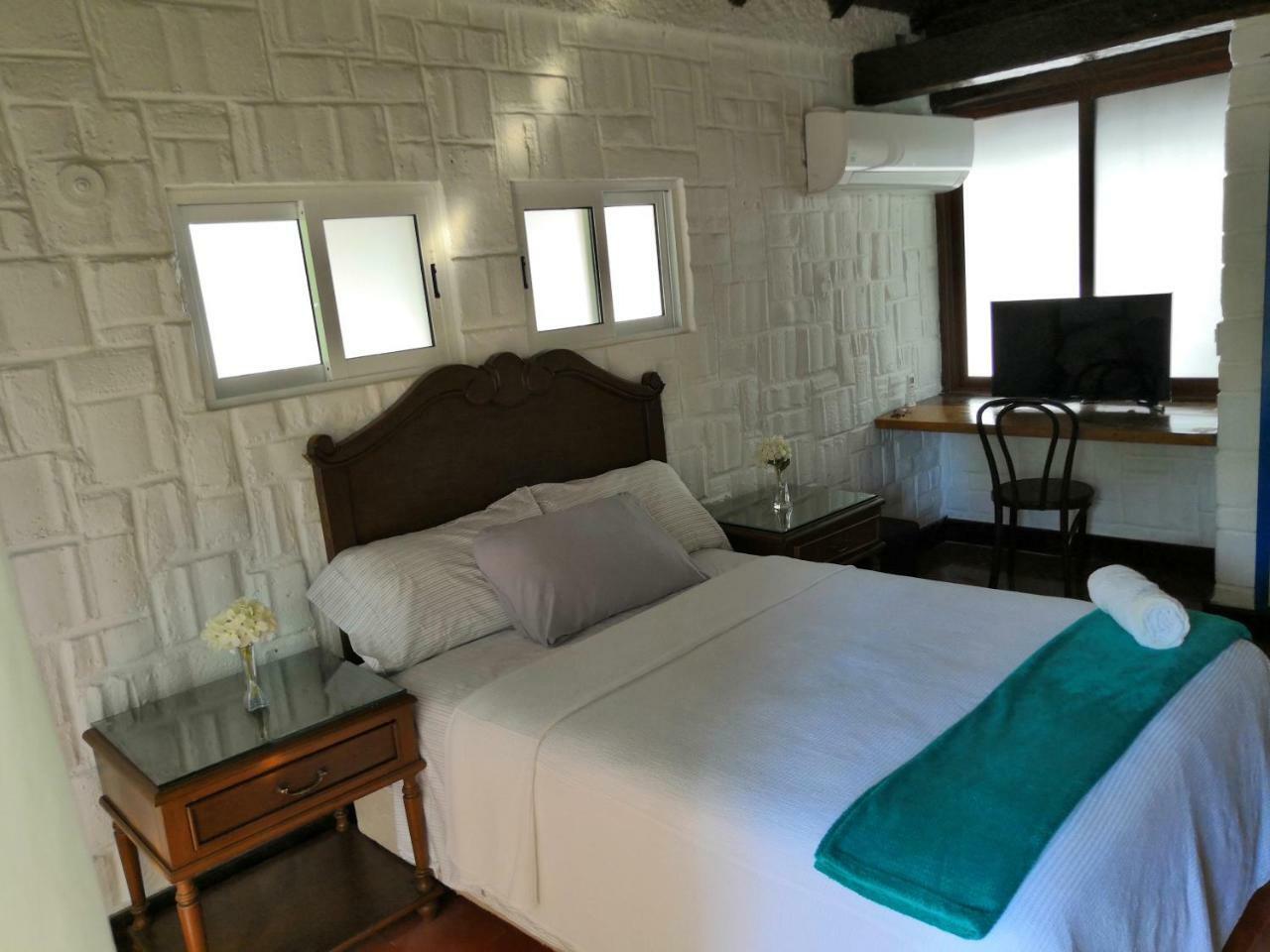 Mango Rooms Pensión 2*