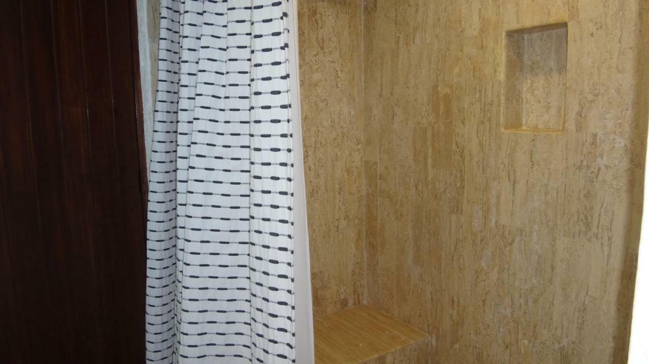 Remodeled Studio In Beachfront Condominium *