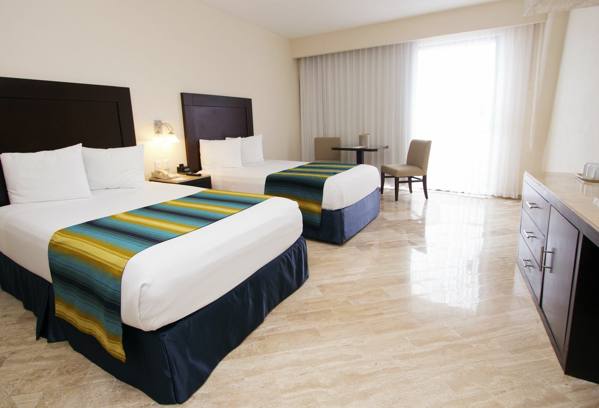 Resort Crown Paradise Club