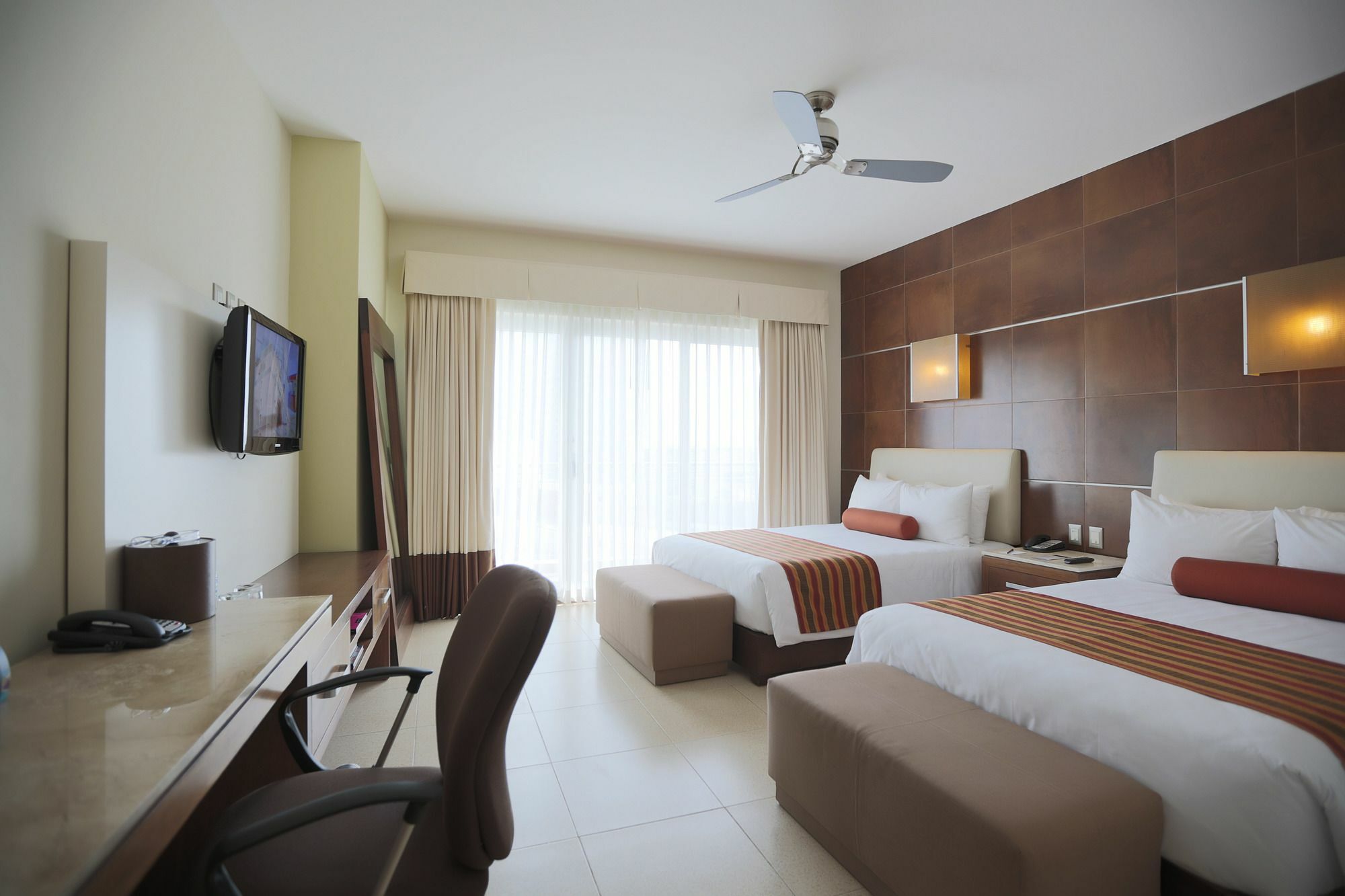 Hotel Krystal Urban Centro 4*