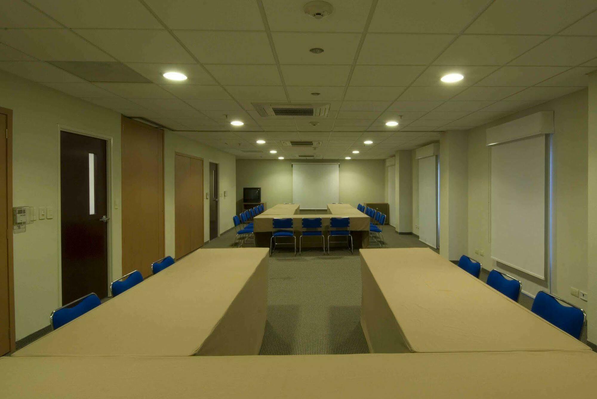 Hotel Express Junior By Marriott 3*