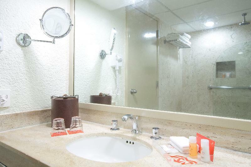 Krystal Hotel Cancún