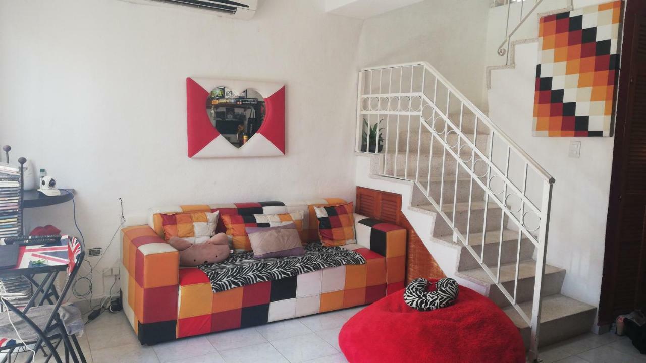 Habitación en casa particular Style House In *