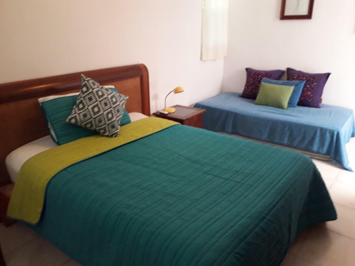 Airport Familiar Bed and breakfast