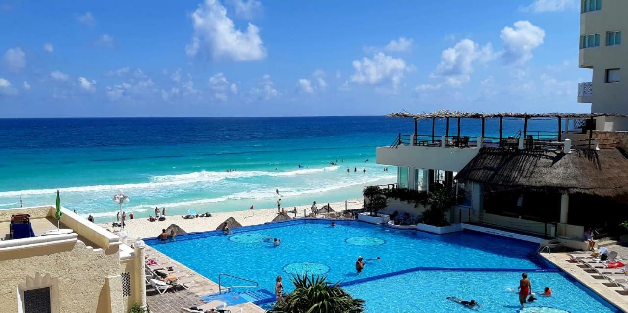 Ocean Front Suite, Balcony, Kitchen. Apartamento
