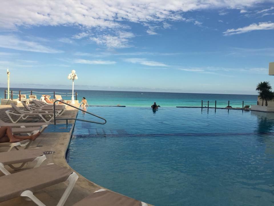 Ocean Front Suite, Balcony, Kitchen. Cancún