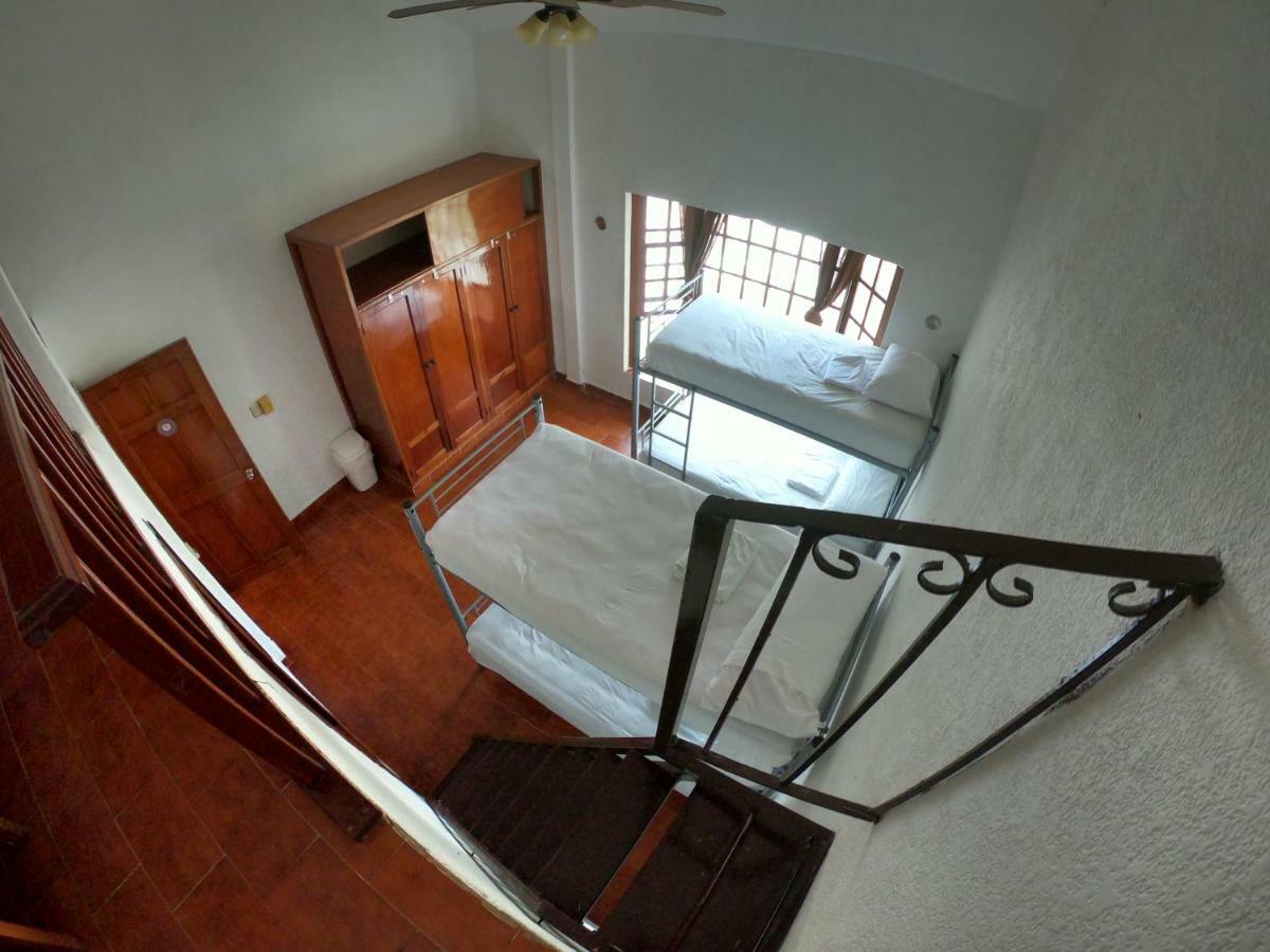 Granada 6 Hostal *